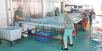 toxic free shower curtain manufacturer folding packing workshop